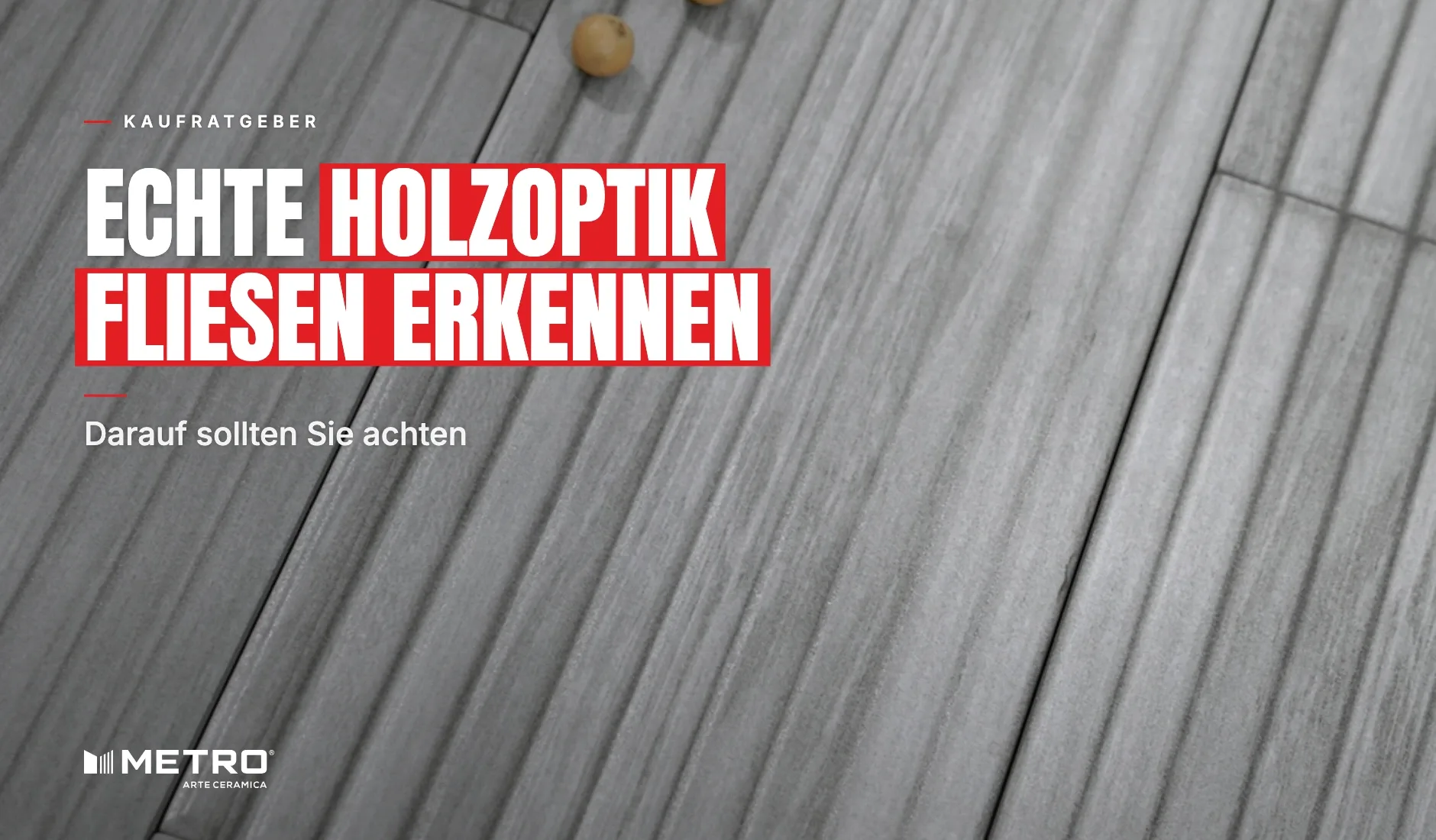 Echte Holzoptik Fliesen erkennen: close-up of Metro Ipe Out Grey 150x900mm wood-look tile
